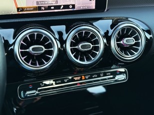 Mercedes-Benz Clase A 200 Sedán 120 kW (163 CV)