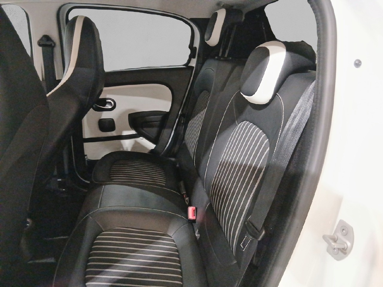 Renault Twingo Zen R80 batería 20kWh 60 kW (82 CV) - 9