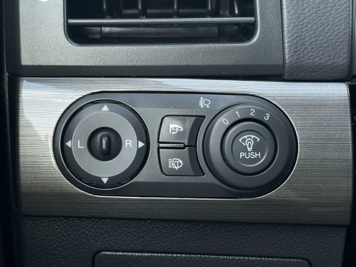 ChevroletCaptiva 3.2 V6 24V LTX 7 Plazas Auto 169 kW (230 CV) Vehículo usado en Barcelona - 22 ChevroletCaptiva 3.2 V6 24V LTX 7 Plazas Auto 169 kW (230 CV) Vehículo usado en Barcelona - 22