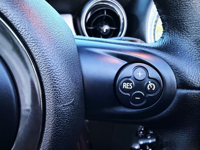 MINIMINI Cabrio One 72 kW (98 CV) Vehículo usado en Barcelona - 16 MINIMINI Cabrio One 72 kW (98 CV) Vehículo usado en Barcelona - 16