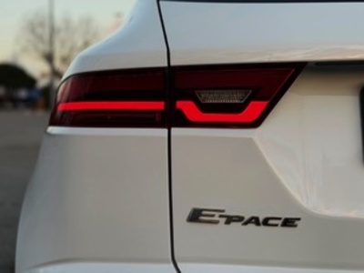 Jaguar E-PACE 2.0D MHEV SE 4WD Auto 120 kW (163 CV) Jaguar E-PACE 2.0D MHEV SE 4WD Auto 120 kW (163 CV)