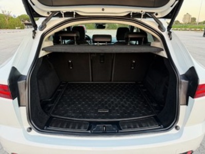 Jaguar E-PACE 2.0D MHEV SE 4WD Auto 120 kW (163 CV) Jaguar E-PACE 2.0D MHEV SE 4WD Auto 120 kW (163 CV)