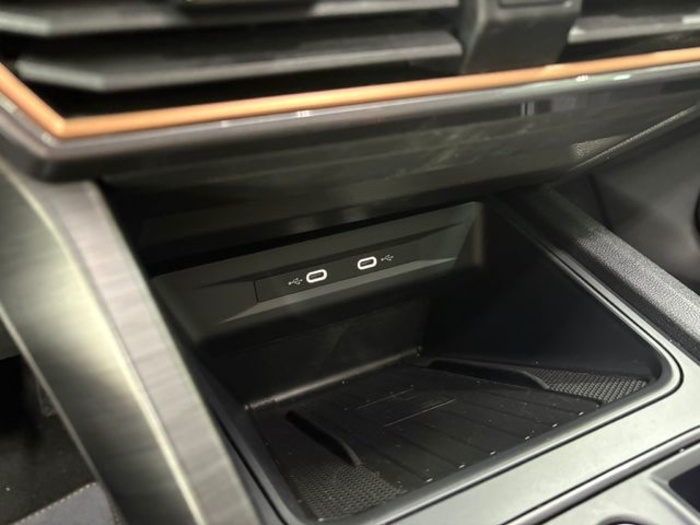 CUPRALeon Sportstourer 1.5 eTSI DSG 110 kW (150 CV) Vehículo usado en Barcelona - 27 CUPRALeon Sportstourer 1.5 eTSI DSG 110 kW (150 CV) Vehículo usado en Barcelona - 27