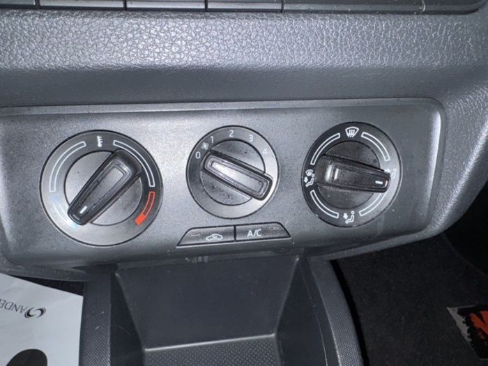 SkodaFabia 1.0 MPI Active 55 kW (75 CV) Vehículo usado en Barcelona - 18 SkodaFabia 1.0 MPI Active 55 kW (75 CV) Vehículo usado en Barcelona - 18