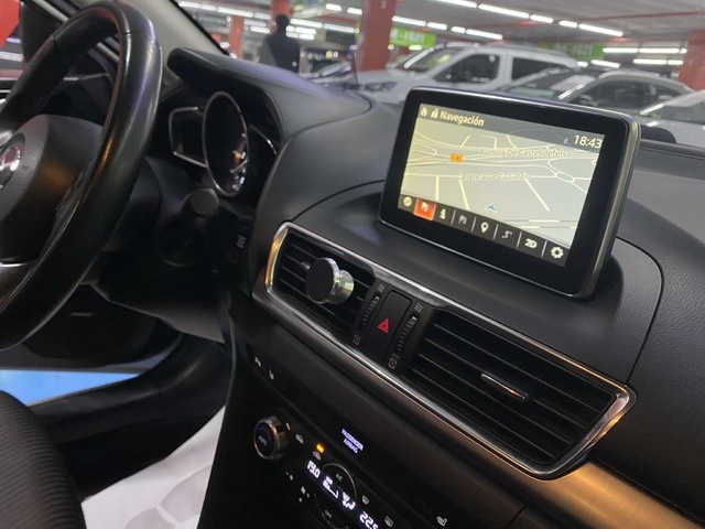 MazdaMazda 3 2.0 GE Luxury Safety AT 88 kW (120 CV) Vehículo usado en Barcelona - 10