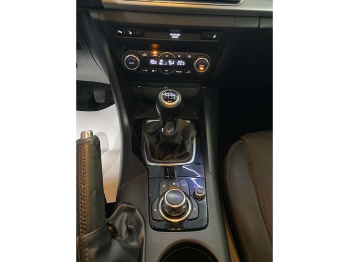 MazdaMazda 3 2.0 GE Luxury Safety AT 88 kW (120 CV) Vehículo usado en Barcelona - 12 MazdaMazda 3 2.0 GE Luxury Safety AT 88 kW (120 CV) Vehículo usado en Barcelona - 12