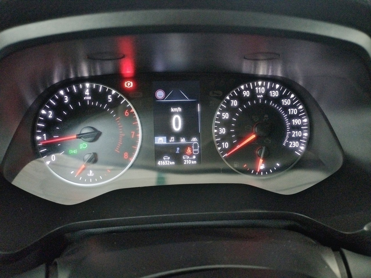 Renault Captur Intens TCe 140 Micro Híbrido 103 kW (140 CV) GPF - 8