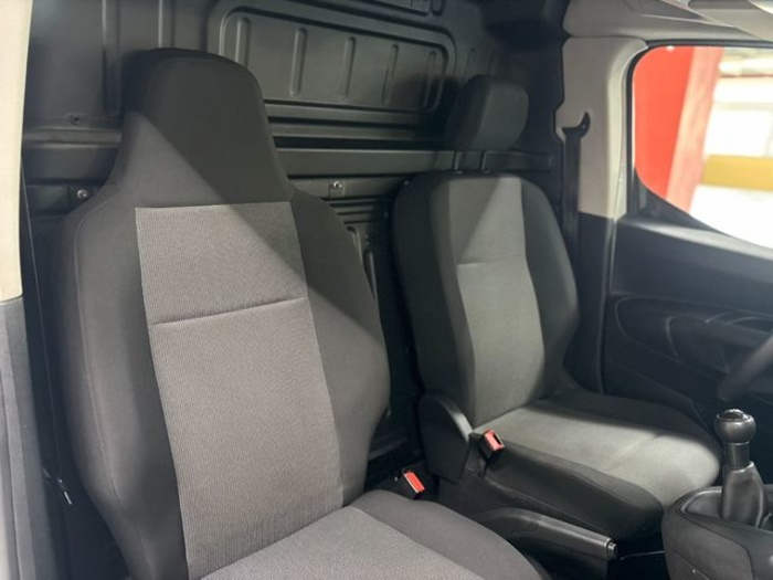 OpelCombo Cargo 1.5 TD S&S Select L H1 650k 75 kW (102 CV) Vehículo usado en Barcelona - 15 OpelCombo Cargo 1.5 TD S&S Select L H1 650k 75 kW (102 CV) Vehículo usado en Barcelona - 15