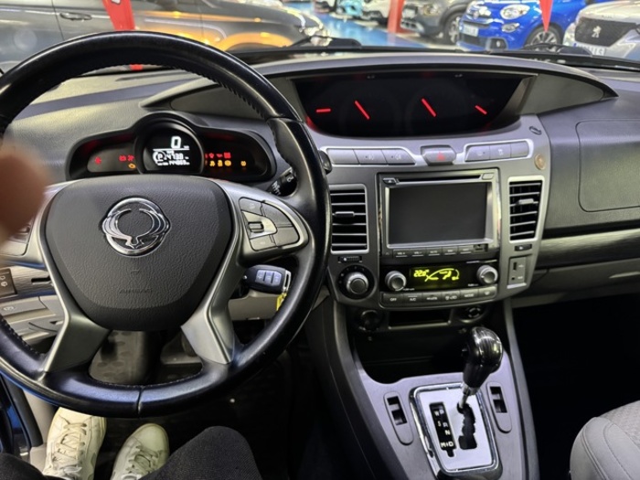 SsangyongRodius D22T Premium Auto 131 kW (178 CV) Vehículo usado en Barcelona - 18 SsangyongRodius D22T Premium Auto 131 kW (178 CV) Vehículo usado en Barcelona - 18