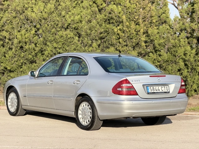 Mercedes-BenzClase E E 320 Elegance 4Matic 165 kW (224 CV) Vehículo usado en Barcelona - 4