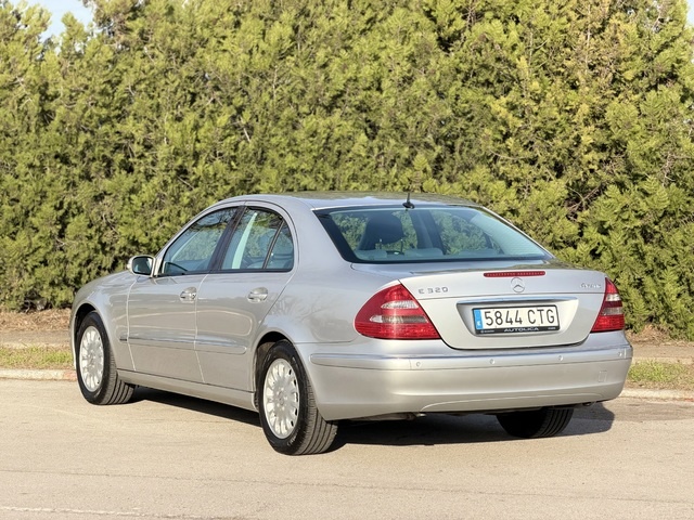 Mercedes-BenzClase E E 320 Elegance 4Matic 165 kW (224 CV) Vehículo usado en Barcelona - 5