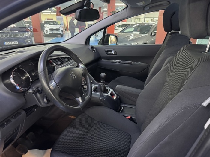 Peugeot5008 1.6 BlueHDi FAP Allure 88 kW (120 CV) Vehículo usado en Barcelona - 2 Peugeot5008 1.6 BlueHDi FAP Allure 88 kW (120 CV) Vehículo usado en Barcelona - 2