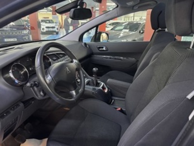 Peugeot 5008 1.6 BlueHDi FAP Allure 88 kW (120 CV) Peugeot 5008 1.6 BlueHDi FAP Allure 88 kW (120 CV)