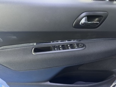 Peugeot 5008 1.6 BlueHDi FAP Allure 88 kW (120 CV) Peugeot 5008 1.6 BlueHDi FAP Allure 88 kW (120 CV)