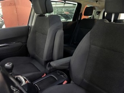 Peugeot 5008 1.6 BlueHDi FAP Allure 88 kW (120 CV) Peugeot 5008 1.6 BlueHDi FAP Allure 88 kW (120 CV)