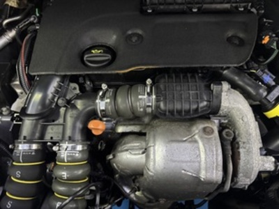 Peugeot 5008 1.6 BlueHDi FAP Allure 88 kW (120 CV) Peugeot 5008 1.6 BlueHDi FAP Allure 88 kW (120 CV)