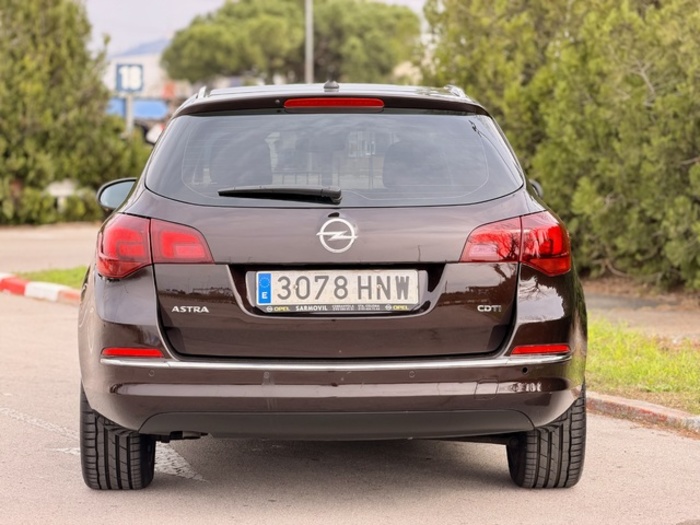 OpelAstra Sports Tourer 1.7 CDTI S&S Sportive 96 kW (130 CV) Vehículo usado en Barcelona - 6 OpelAstra Sports Tourer 1.7 CDTI S&S Sportive 96 kW (130 CV) Vehículo usado en Barcelona - 6