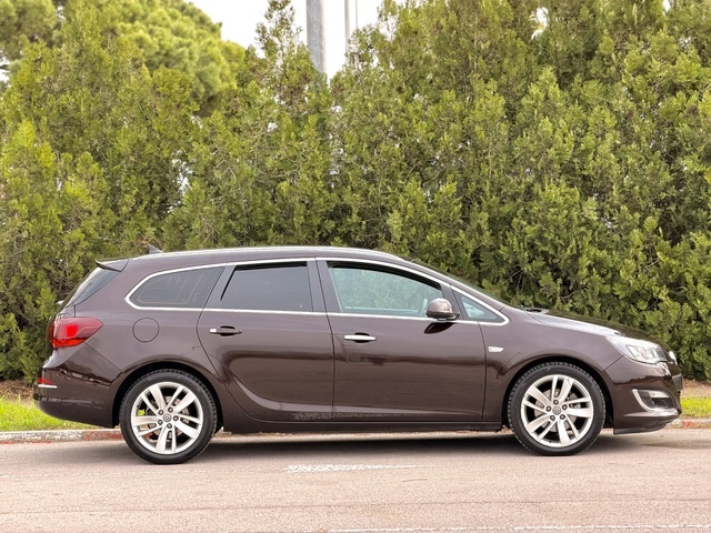 OpelAstra Sports Tourer 1.7 CDTI S&S Sportive 96 kW (130 CV) Vehículo usado en Barcelona - 9