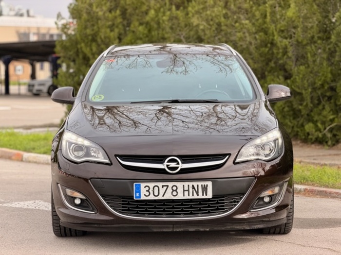 OpelAstra Sports Tourer 1.7 CDTI S&S Sportive 96 kW (130 CV) Vehículo usado en Barcelona - 11 OpelAstra Sports Tourer 1.7 CDTI S&S Sportive 96 kW (130 CV) Vehículo usado en Barcelona - 11