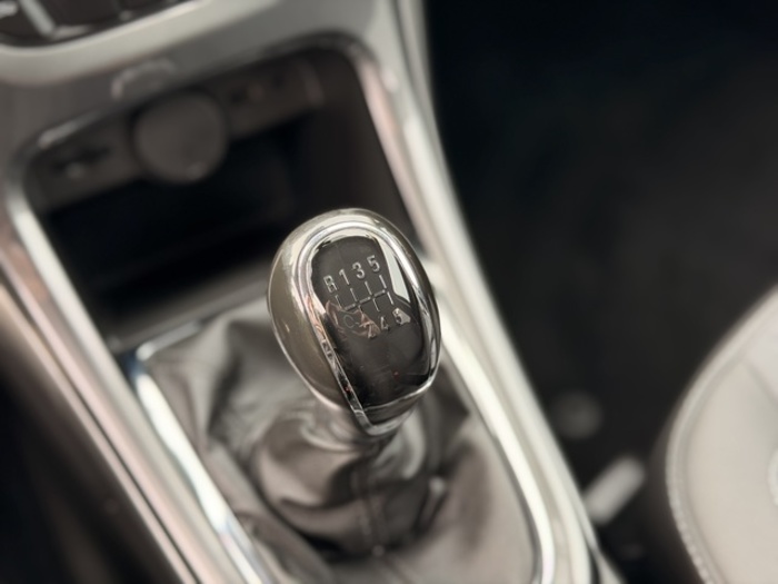 OpelAstra Sports Tourer 1.7 CDTI S&S Sportive 96 kW (130 CV) Vehículo usado en Barcelona - 18 OpelAstra Sports Tourer 1.7 CDTI S&S Sportive 96 kW (130 CV) Vehículo usado en Barcelona - 18