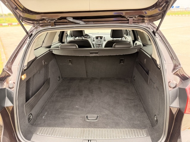 OpelAstra Sports Tourer 1.7 CDTI S&S Sportive 96 kW (130 CV) Vehículo usado en Barcelona - 24