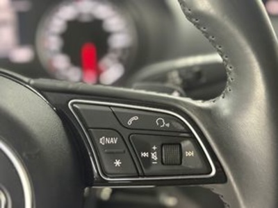 Audi Q2 design edition 1.4 TFSI COD 110 kW (150 CV) S tronic Audi Q2 design edition 1.4 TFSI COD 110 kW (150 CV) S tronic