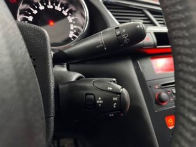 Peugeot 3008 1.6 BlueHDI FAP Style 88 kW (120 CV) Peugeot 3008 1.6 BlueHDI FAP Style 88 kW (120 CV)