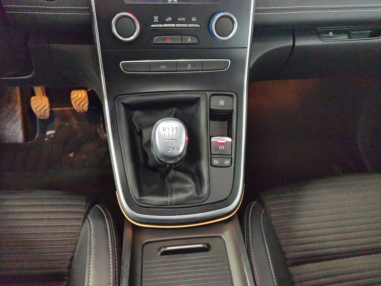 Renault Grand Scenic Zen TCe 103 kW (140 CV) GPF - 7