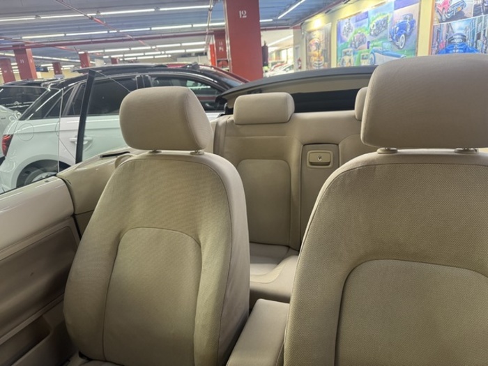 VolkswagenBeetle Cabrio 1.6 75 kW (102 CV) Vehículo usado en Barcelona - 12 VolkswagenBeetle Cabrio 1.6 75 kW (102 CV) Vehículo usado en Barcelona - 12