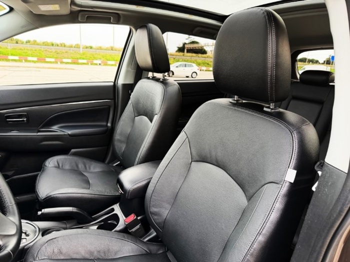 MitsubishiASX 220 DI-D Kaiteki 4WD Auto 110 kW (150 CV) Vehículo usado en Barcelona - 4 MitsubishiASX 220 DI-D Kaiteki 4WD Auto 110 kW (150 CV) Vehículo usado en Barcelona - 4