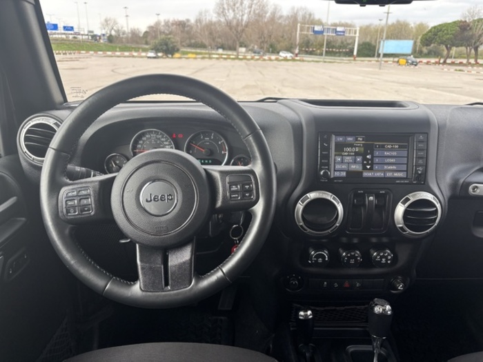 JeepWrangler 2.8 CRD Sahara Auto 147 kW (200 CV) Vehículo usado en Barcelona - 13 JeepWrangler 2.8 CRD Sahara Auto 147 kW (200 CV) Vehículo usado en Barcelona - 13