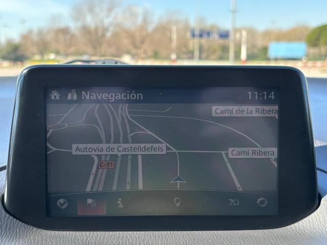 MazdaMazda 3 2.2 SKYACTIV-D Zenith+Navegador 110 kW (150 CV) KM0 en Barcelona - 10