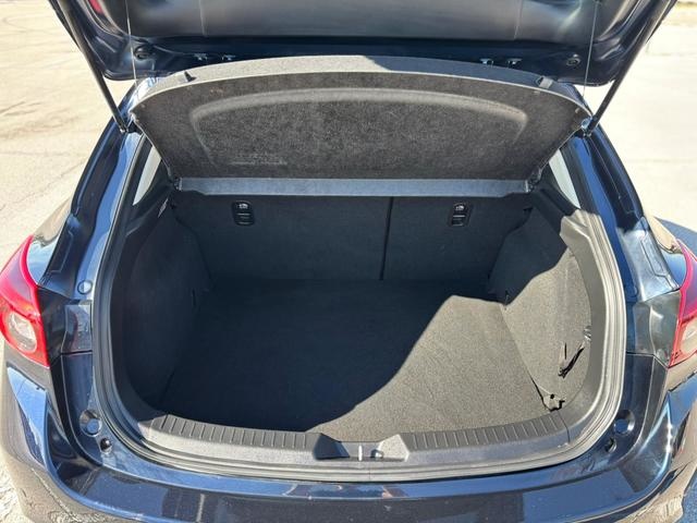 MazdaMazda 3 2.2 SKYACTIV-D Zenith+Navegador 110 kW (150 CV) KM0 en Barcelona - 11