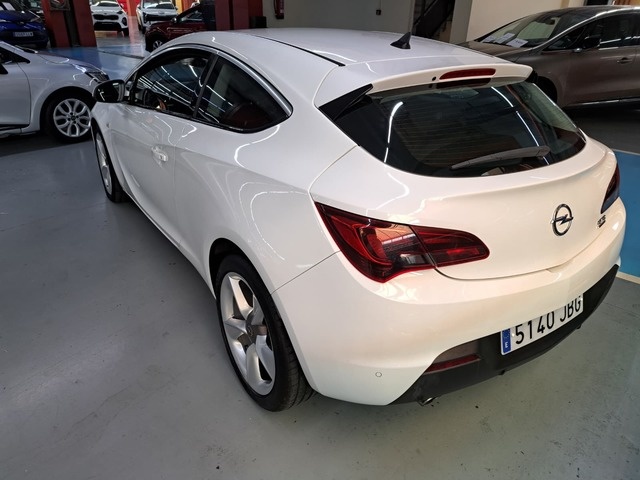OpelAstra GTC 1.4 Turbo S&S Sportive 103 kW (140 CV) KM0 en Barcelona - 2