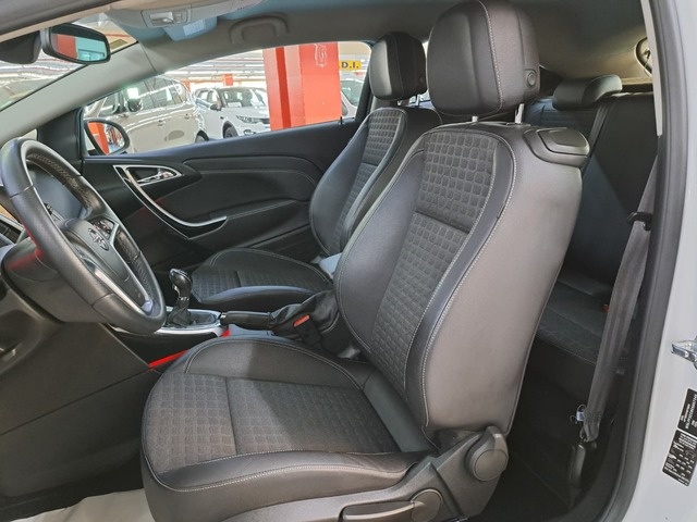 OpelAstra GTC 1.4 Turbo S&S Sportive 103 kW (140 CV) KM0 en Barcelona - 13