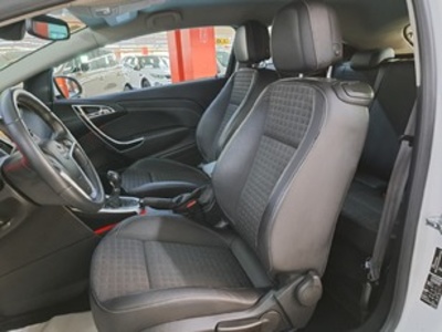 Opel Astra GTC 1.4 Turbo S&S Sportive 103 kW (140 CV) Opel Astra GTC 1.4 Turbo S&S Sportive 103 kW (140 CV)