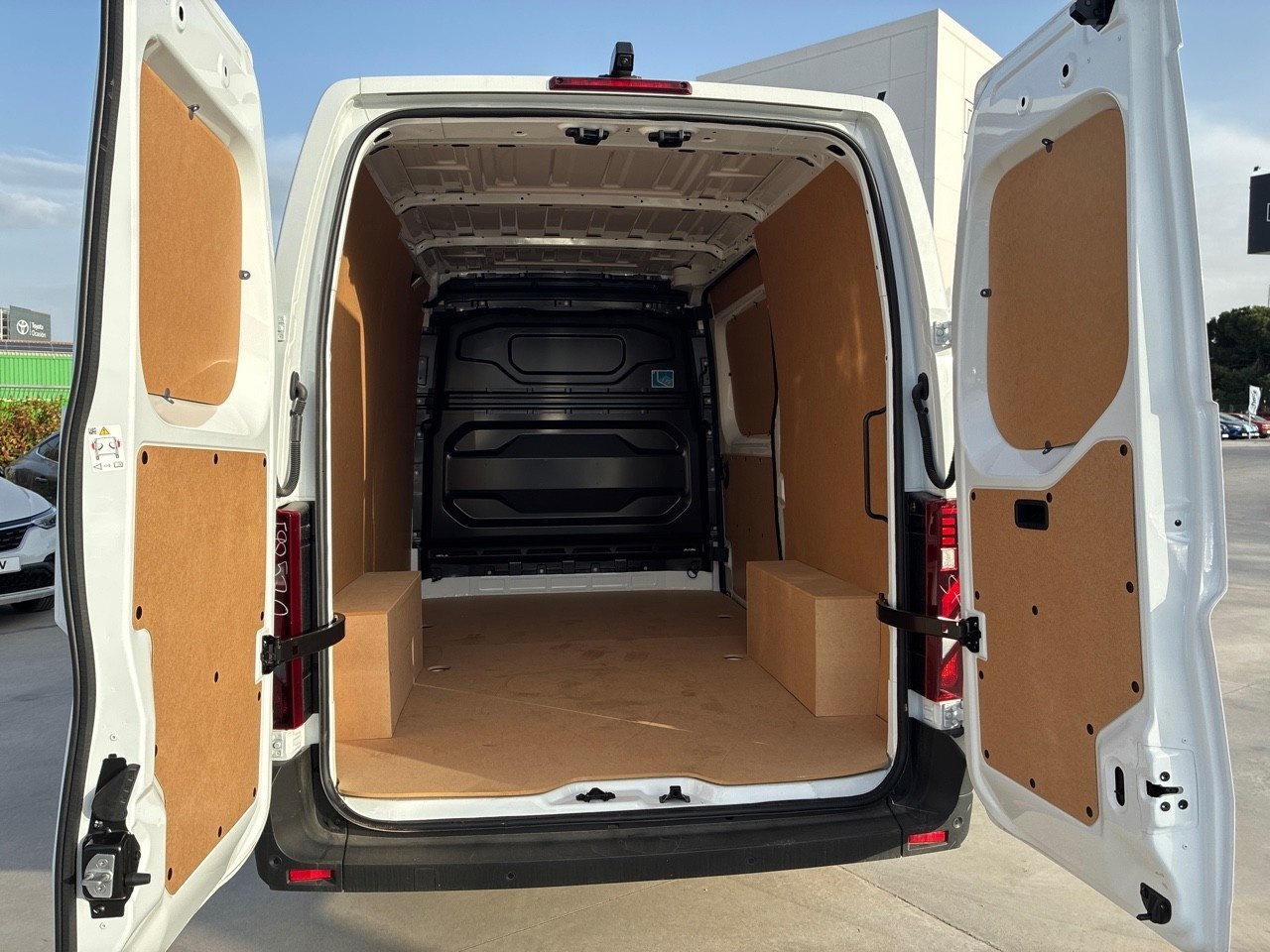 Renault Master Furgon L2H2 3500 Blue dCi 96 kW (130 CV) - 12