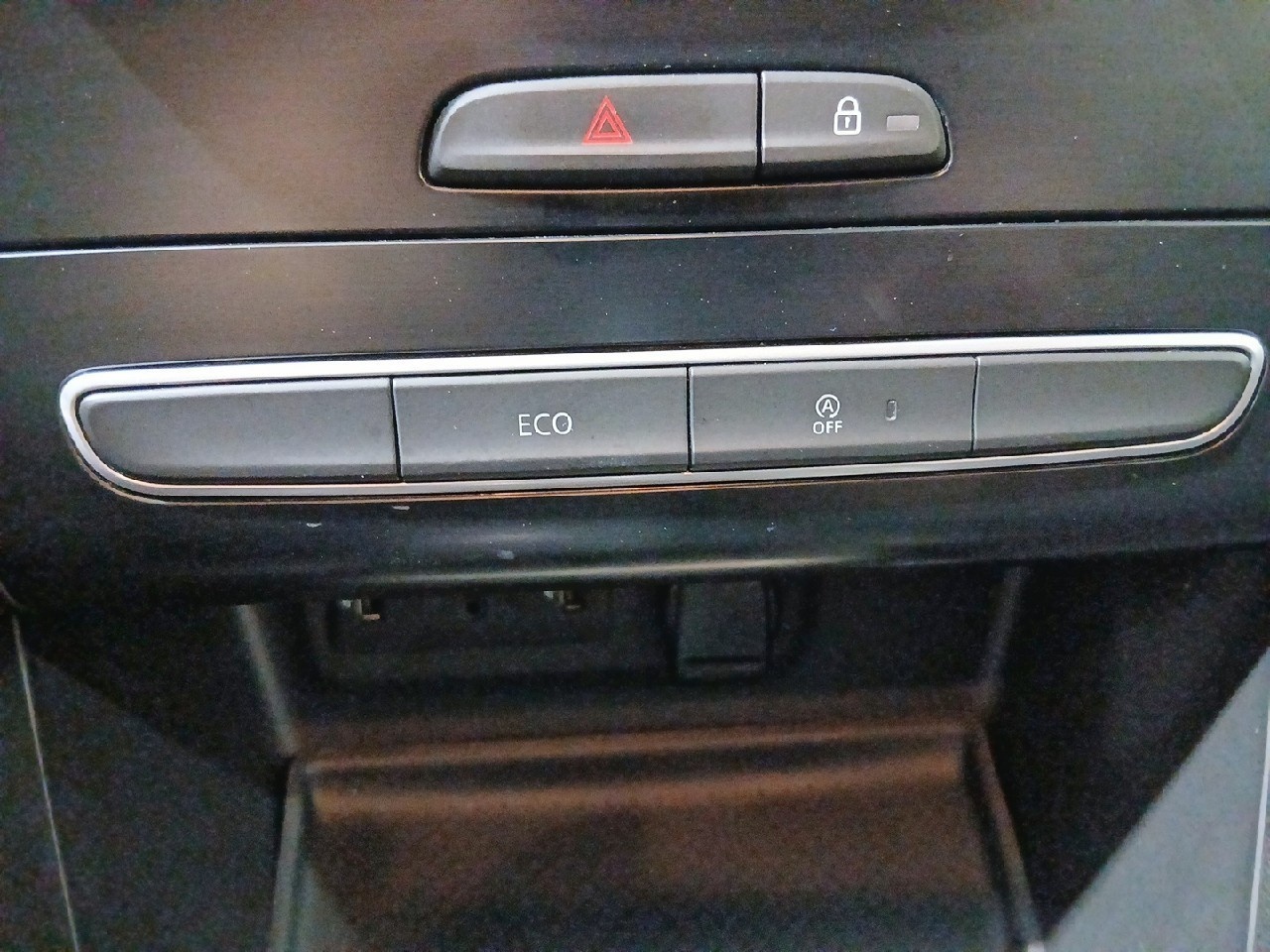 Renault Megane Limited + TCe 85 kW (115 CV) GPF - 17