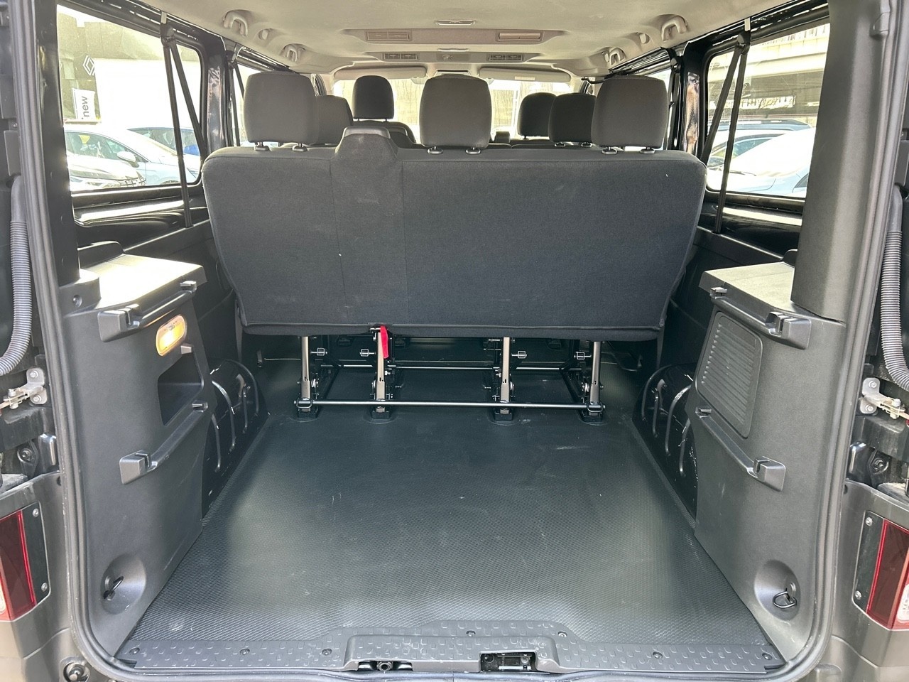 Renault Trafic Authentic Energy Blue dCi 110 kW (150 CV) EAG9 - 12