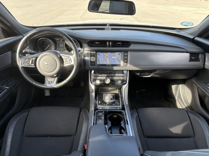 JaguarXF Sportbrake 2.0 D R-Sport 4WD Auto 177 kW (240 CV) Vehículo usado en Barcelona - 16 JaguarXF Sportbrake 2.0 D R-Sport 4WD Auto 177 kW (240 CV) Vehículo usado en Barcelona - 16