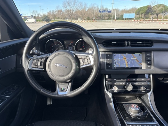 JaguarXF Sportbrake 2.0 D R-Sport 4WD Auto 177 kW (240 CV) Vehículo usado en Barcelona - 17 JaguarXF Sportbrake 2.0 D R-Sport 4WD Auto 177 kW (240 CV) Vehículo usado en Barcelona - 17