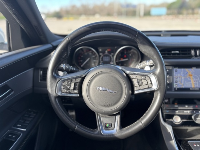 JaguarXF Sportbrake 2.0 D R-Sport 4WD Auto 177 kW (240 CV) Vehículo usado en Barcelona - 18 JaguarXF Sportbrake 2.0 D R-Sport 4WD Auto 177 kW (240 CV) Vehículo usado en Barcelona - 18