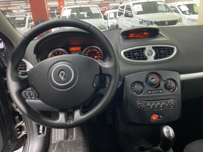 RenaultClio Expression TCe eco2 74 kW (100 CV) Vehículo usado en Barcelona - 3 RenaultClio Expression TCe eco2 74 kW (100 CV) Vehículo usado en Barcelona - 3