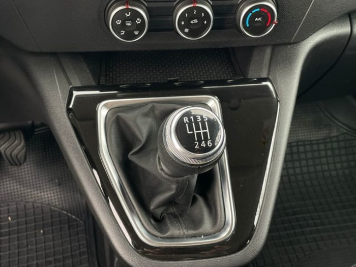 RenaultKangoo Combi Life Edition One 1.5 Blue dCi 70 kW (95 CV) Vehículo usado en Barcelona - 14 RenaultKangoo Combi Life Edition One 1.5 Blue dCi 70 kW (95 CV) Vehículo usado en Barcelona - 14