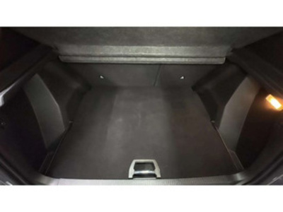 Peugeot 2008 PureTech 130 S&S Allure EAT8 96 kW (130 CV) Peugeot 2008 PureTech 130 S&S Allure EAT8 96 kW (130 CV)