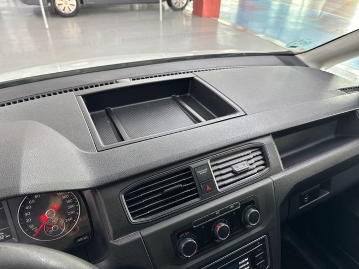 VolkswagenCaddy Profesional Kombi Profesional 2.0 TDI BMT 55 kW (75 CV) Vehículo usado en Barcelona - 18 VolkswagenCaddy Profesional Kombi Profesional 2.0 TDI BMT 55 kW (75 CV) Vehículo usado en Barcelona - 18