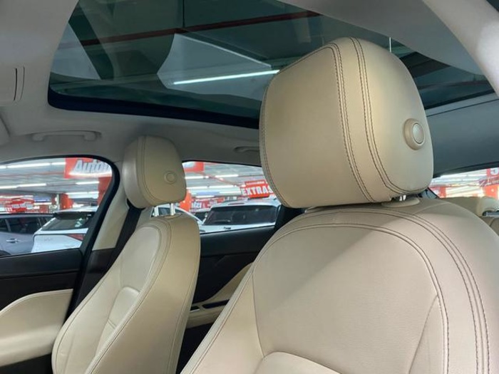 JaguarF-PACE 2.0L i4D Prestige Auto 132 kW (180 CV) Vehículo usado en Barcelona - 12 JaguarF-PACE 2.0L i4D Prestige Auto 132 kW (180 CV) Vehículo usado en Barcelona - 12