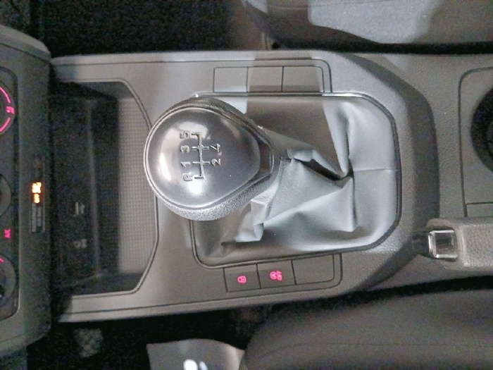 SEAT Arona 1.0 TSI Ecomotive Reference Plus 70 kW (95 CV) - 7 SEAT Arona 1.0 TSI Ecomotive Reference Plus 70 kW (95 CV) - 7