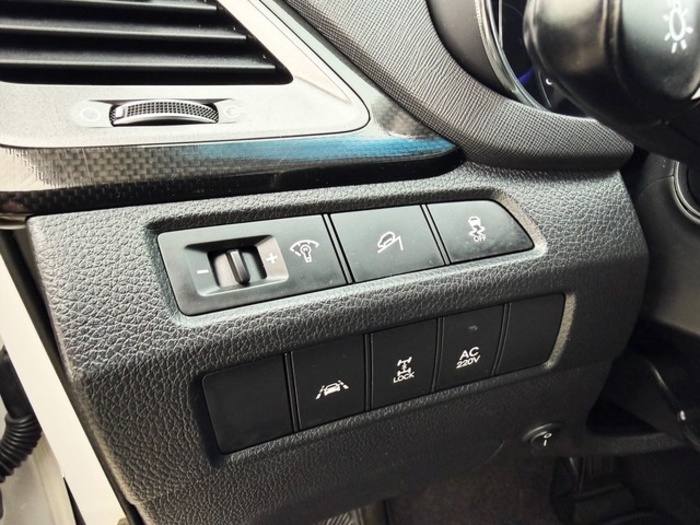 HyundaiSanta Fe 2.2 CRDI Tecno 4x4 145 kW (197 CV) Vehículo usado en Barcelona - 17 HyundaiSanta Fe 2.2 CRDI Tecno 4x4 145 kW (197 CV) Vehículo usado en Barcelona - 17