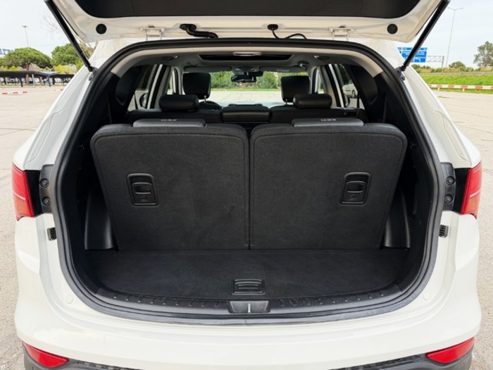 HyundaiSanta Fe 2.2 CRDI Tecno 4x4 145 kW (197 CV) Vehículo usado en Barcelona - 32 HyundaiSanta Fe 2.2 CRDI Tecno 4x4 145 kW (197 CV) Vehículo usado en Barcelona - 32